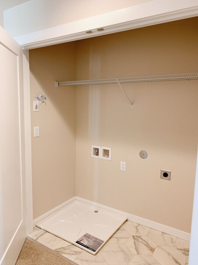 Building Photo - Lease Takeover Available NOW! Sunny 3 bdrm, 2.5 bath in Cordata Neighborhood