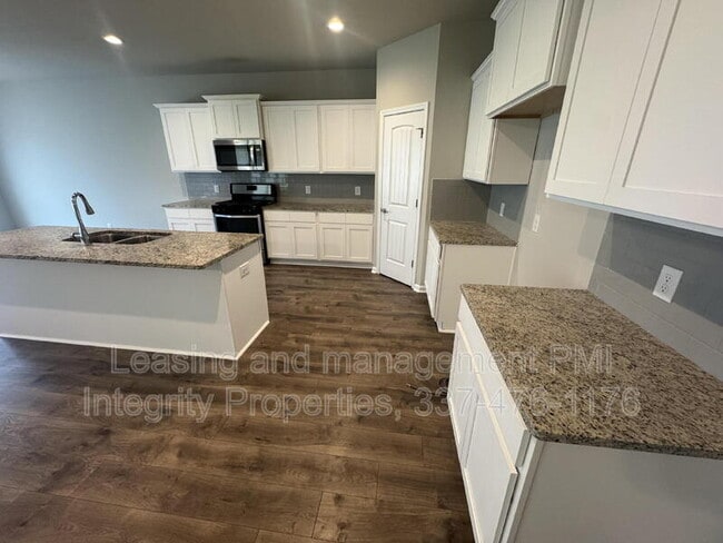 Building Photo - 204 Verger Dr
