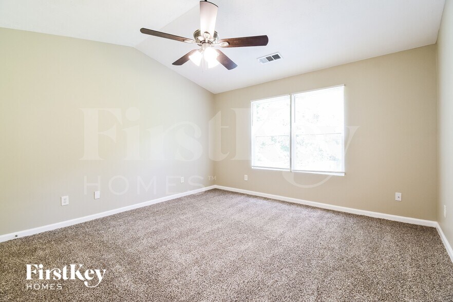 Building Photo - 738 Trickle Ln