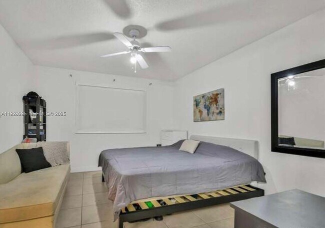 Building Photo - 8160 Geneva Ct