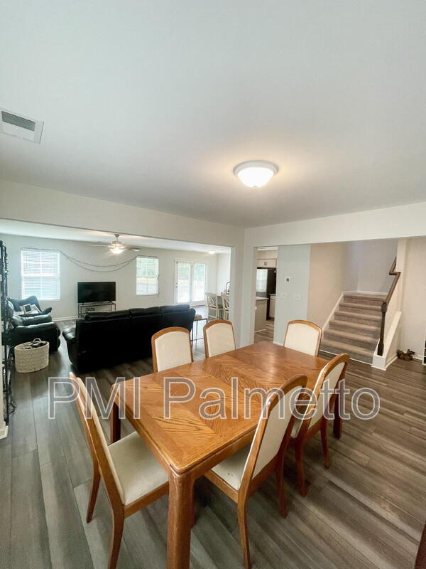 Building Photo - 633 Wooster Dr