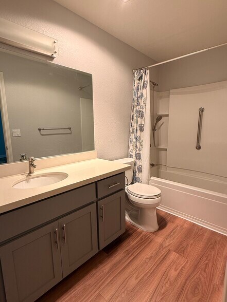 Building Photo - 755 14th Ave