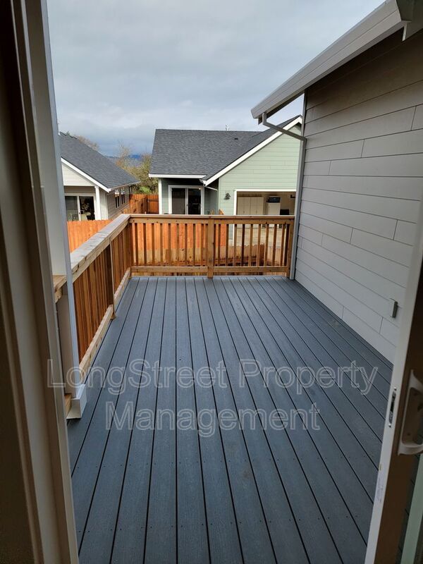 Building Photo - 5221 SW Hudson Ave