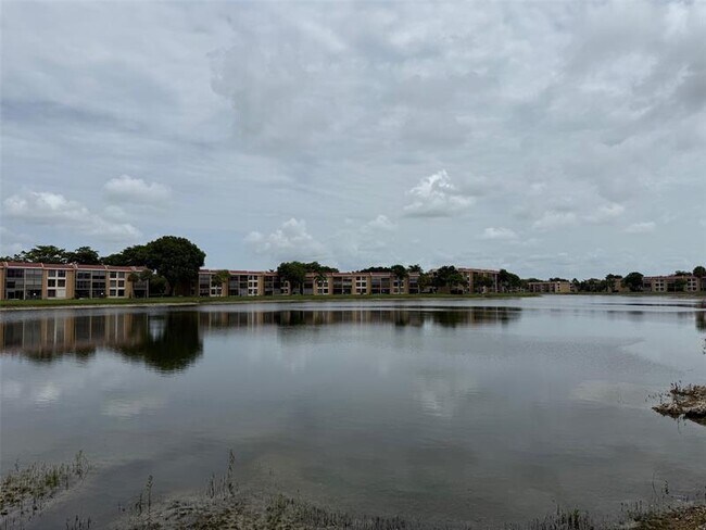 Building Photo - 6215 Coral Lake Dr