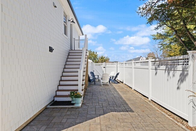 Building Photo - 40 Thurston Point Rd