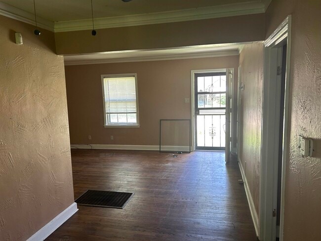 Building Photo - 1051 Mt Vernon Rd