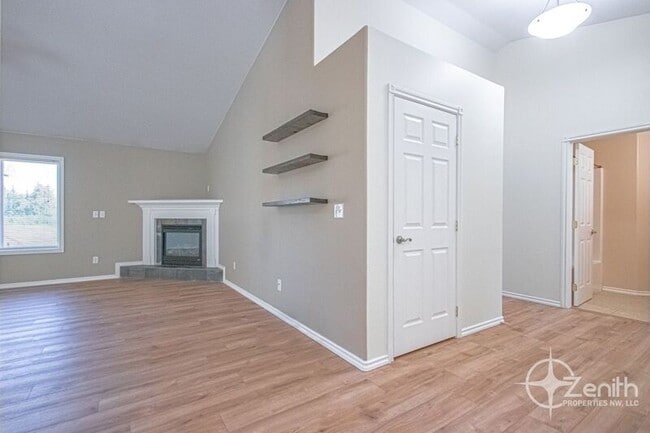 Building Photo - 516 NE 199th St