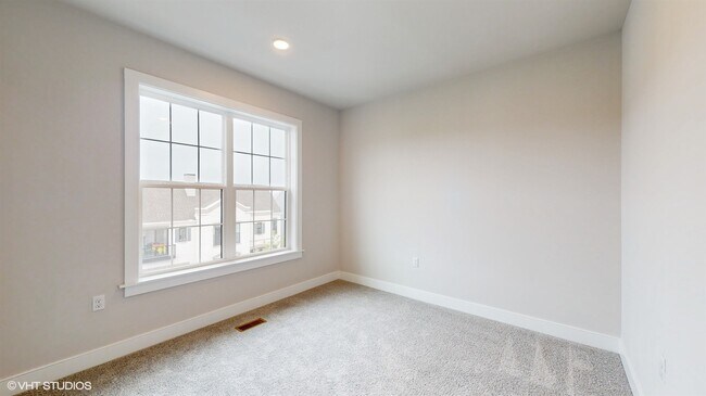 Building Photo - 314 E Lake St