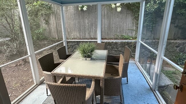 Building Photo - 159 Payson Rd