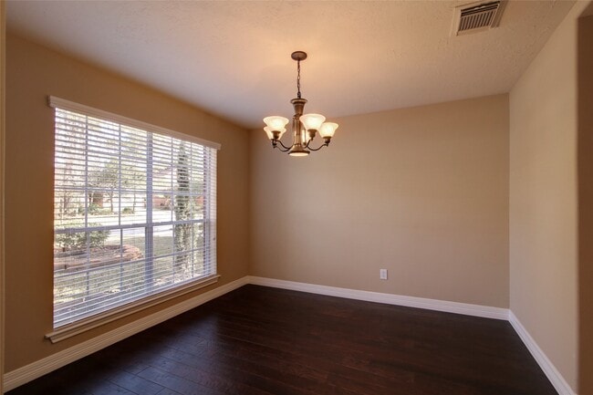 Building Photo - 142 W Russet Grove Cir