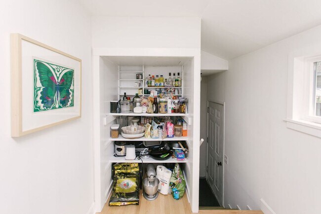 Building Photo - One of a kind house with on-site laundry, ...