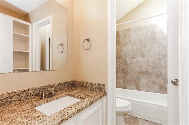 Building Photo - 945 Thorton Dr