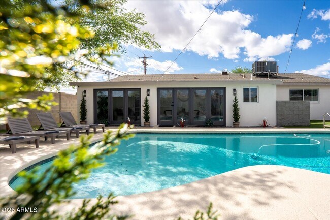 Building Photo - 423 N 73rd Pl