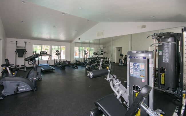 Building Photo - 2 Bedroom, 2 Full Bath in Carmel Valley