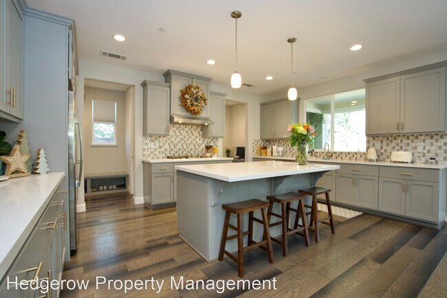 Building Photo - 4 br, 3 bath House - 2071 Morlan Drive