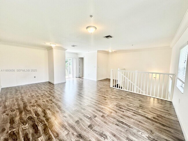 Building Photo - 813 SE 18th Ct