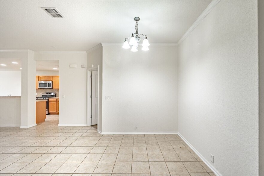 Building Photo - 2619 Amethyst Dr