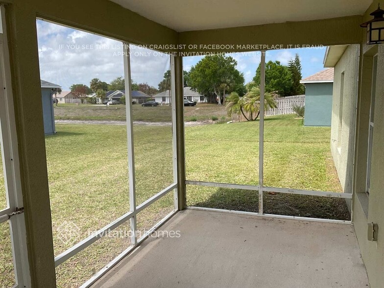 Building Photo - 2048 Gloria Cir