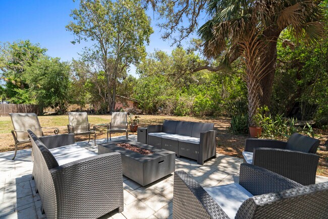 Building Photo - 1820 Rumar Ln