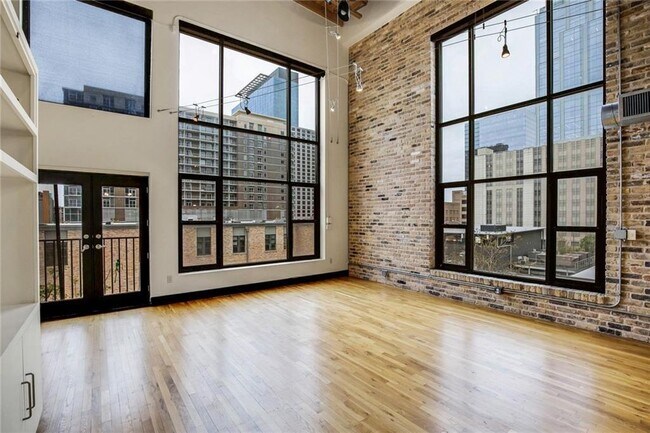 Building Photo - 411 Brazos St