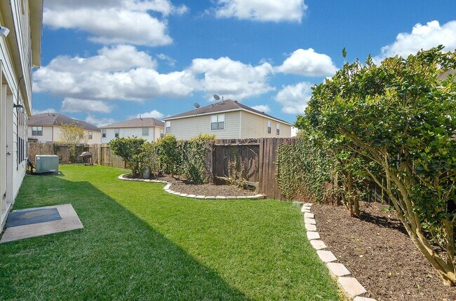 Building Photo - 2410 Crossmill Ln