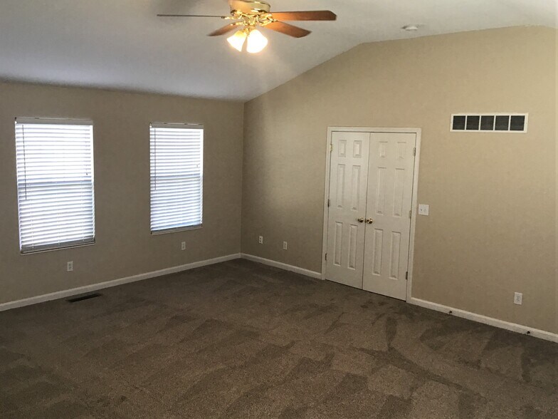 Building Photo - 3018 Danbury Dr