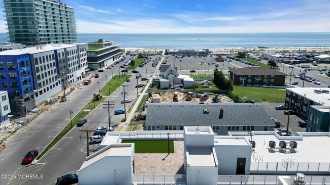Building Photo - 218 3rd Ave