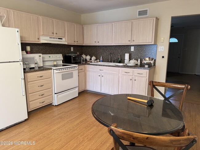 Building Photo - 93 Halls Croft Rd