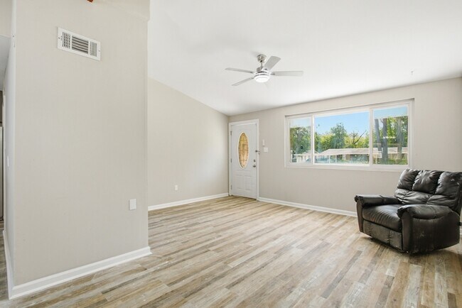 Building Photo - 12433 Deerfield Rd