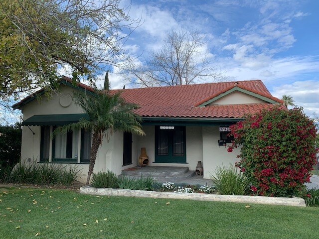 View of the top unit. The unit for rent is the bottom unit, & its front door is in the back. - 24606 University Ave