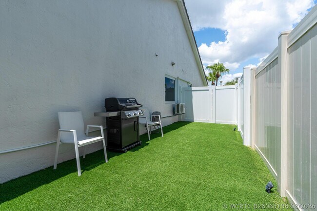 Building Photo - 23246 L'Ermitage Cir