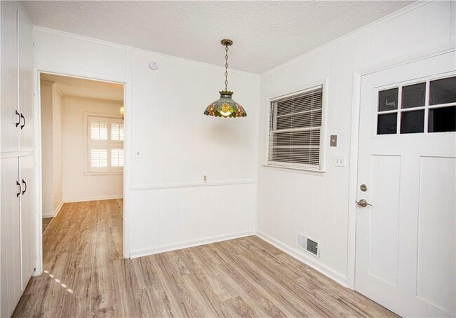 Building Photo - 3935 Orchard Rd SE