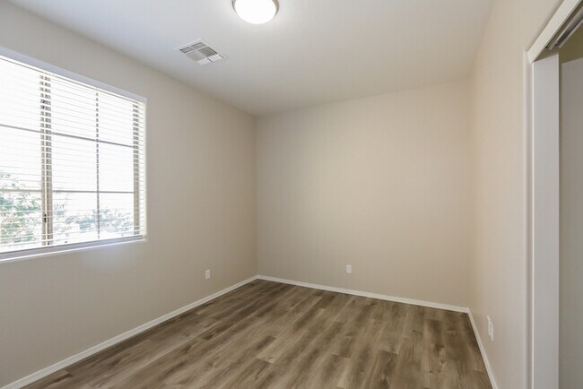 Building Photo - 1737 S Desert View Pl