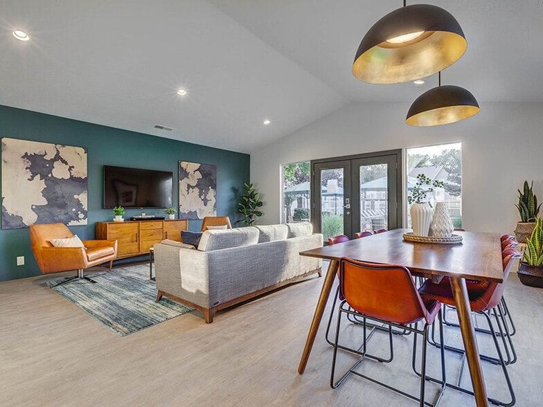 Building Photo - Creekview