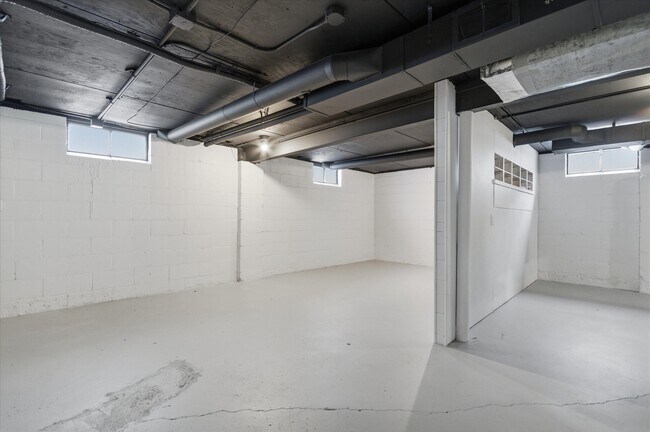 Building Photo - 2029 Ferdon Rd