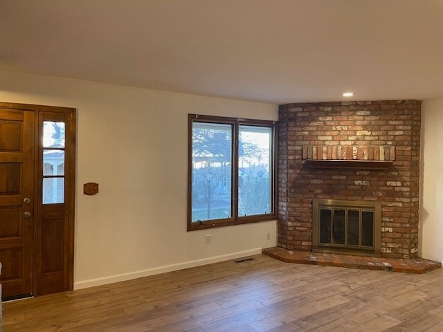 Building Photo - 7570 S Cove Cir