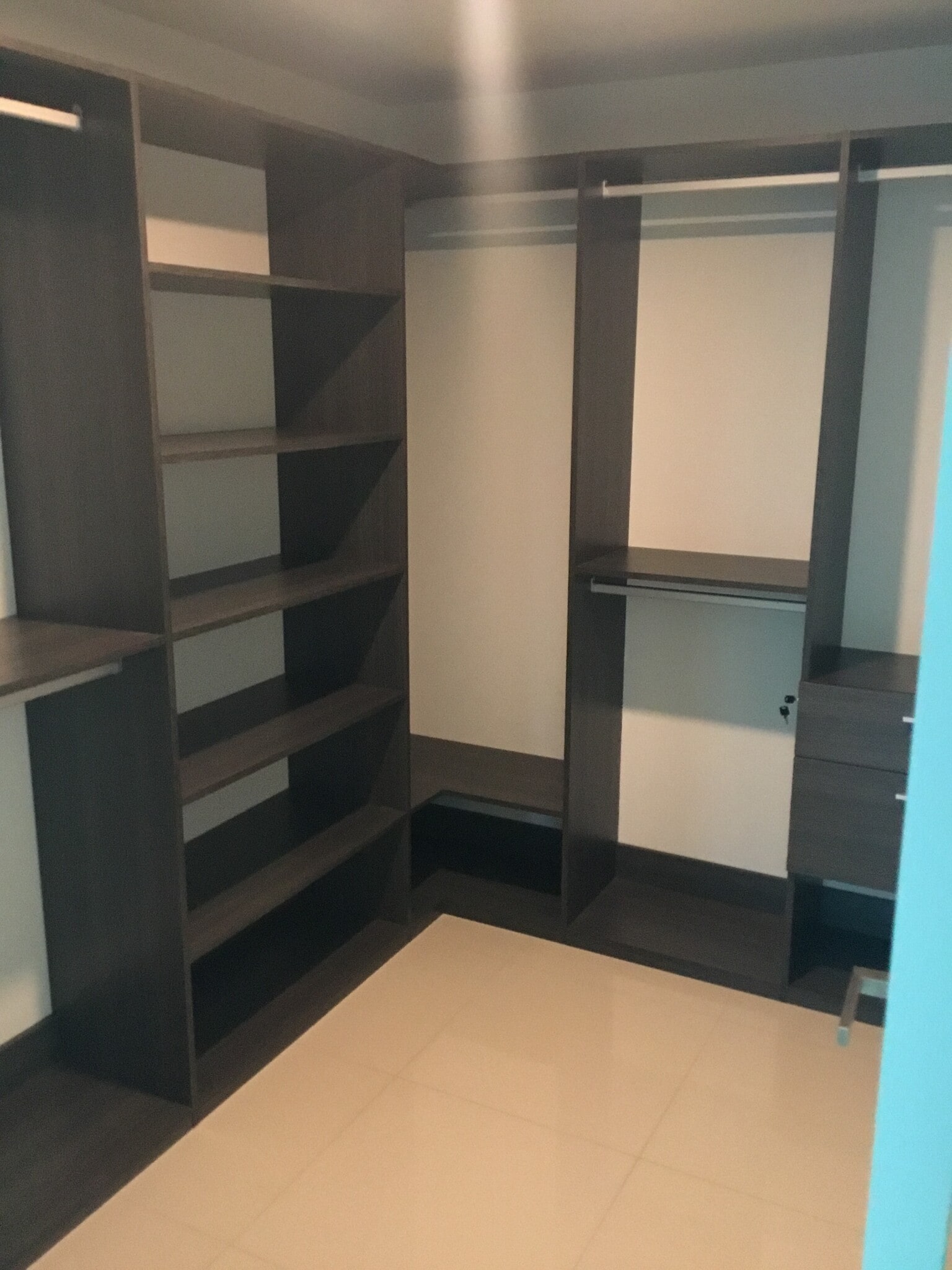 Walkin closet - 1080 Brickell Ave
