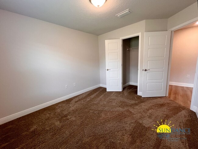 Building Photo - Modern 3 Bedroom Home with Community pool!
