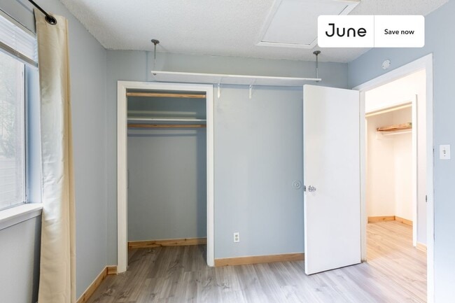 Building Photo - 5402 Brompton Cir