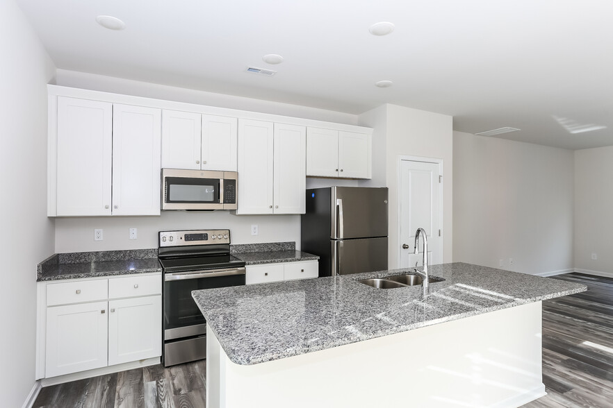 Kitchen - 105 Dogwood Village Trl
