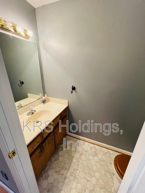 Building Photo - 861 Sugarloaf Run
