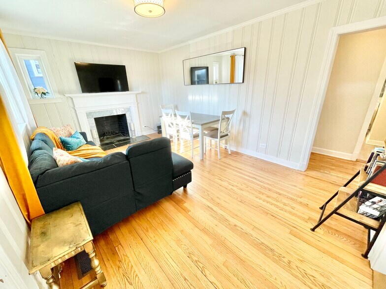 Building Photo - 1325 Willow Dr