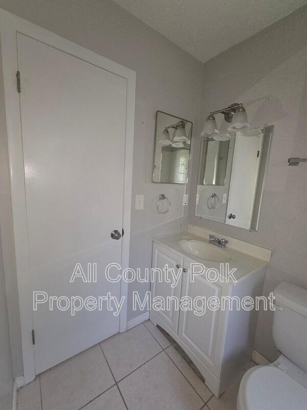 Building Photo - 709 Pineville Ln