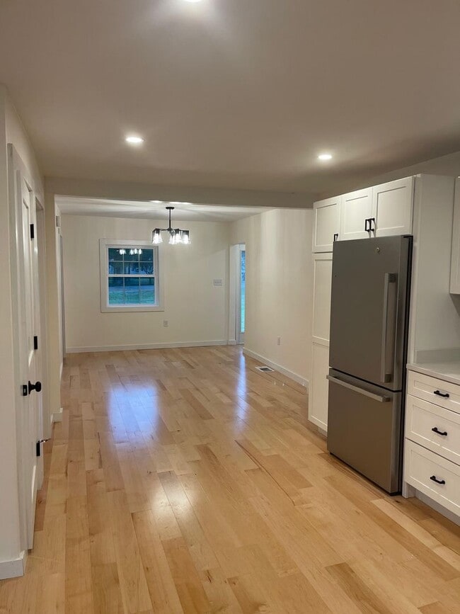 Building Photo - 3 Bedroom Home in Colchester VT Available 7/1!