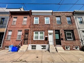 Building Photo - Newly Renovated 3-Bedroom Townhome in Poin...