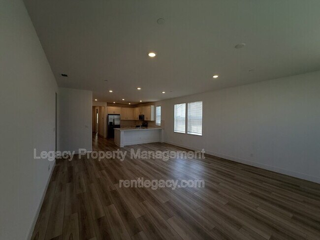 Building Photo - 8332 Taylormade Wy