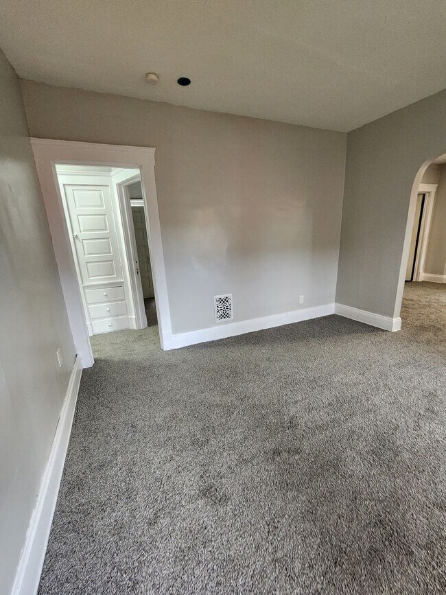 Building Photo - Adams9914