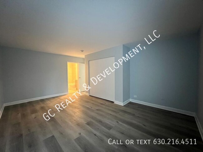 Building Photo - ***2 FREE WEEKS OF RENT! RENOVATED 2 BDRM ...