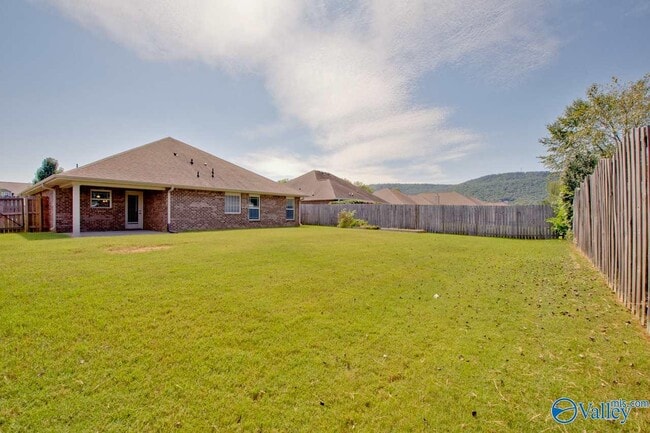 Building Photo - 5010 Montauk Trail SE