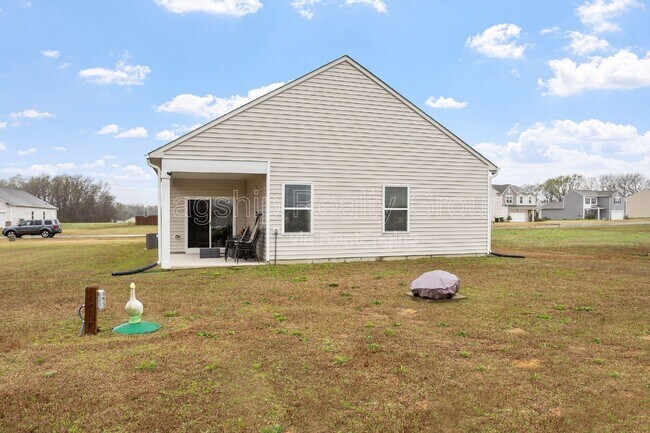 Building Photo - 303 Kenison Way